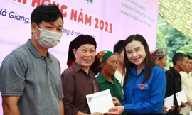 Sôi nổi Chiến dịch tình nguyện Kỳ nghỉ hồng cấp Trung ương tại biên giới Hà Giang