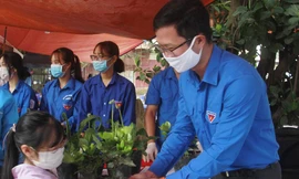 Đổi rác thải tái chế lấy cây xanh