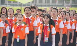 270 đại biểu Liên hoan Chỉ huy Đội giỏi toàn quốc lần thứ IV báo công dâng Bác