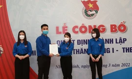 Ban chấp hành Chi đoàn Nam Thăng Long I – The Legend nhận quyết định thành lập ngày 11/3. Ảnh: Bảo Anh