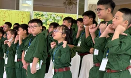 'Chiến sĩ nhí' buông thiết bị điện tử, rèn luyện trong môi trường quân ngũ