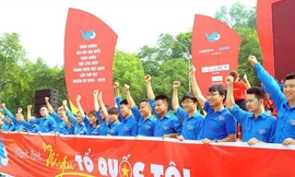 Treo bản đồ Tổ quốc 'Tự hào một dải non sông'