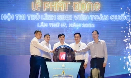 Các đại biểu khởi động Hội thi “Thủ lĩnh sinh viên” toàn quốc lần thứ IV năm 2022. Ảnh: Dương Triều