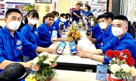 Đoàn viên ĐH Sư phạm Thể dục thể thao cập nhật thông tin trên Phần mềm quản lý đoàn viên