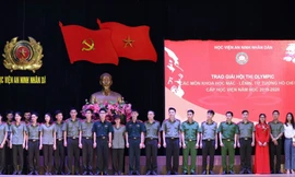 Các đội tham gia tranh tài tại đêm chung kết Hội thi Olympic các môn khoa học Mác - Lênin, tư tưởng Hồ Chí Minh, năm 2020 của Học viện An ninh Nhân dân. 