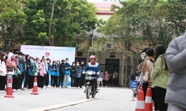 Sinh viên trải nghiệm kỹ năng lái xe an toàn