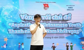 Cán bộ trẻ thi thuyết trình tiếng Anh về tương lai cho thế hệ vươn mình