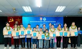 Học sinh lớp 4 giành giải nhất Hội thi Tin học trẻ