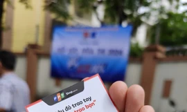 Độc đáo món quà tình nguyện viên Hà Nội 'trao vận may' cho các sĩ tử