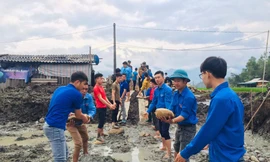 ĐVTN thị xã Nghĩa Lộ xây nhà nhà nhân ái cho người dân tại xã Nghĩa Phúc. 