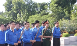 Trung ương Đoàn dâng hương tưởng niệm các Anh hùng liệt sĩ 
