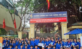 Hà Nội 'phủ' áo xanh gần 200 điểm thi, hơn 4.000 tình nguyện viên Kiên Giang, An Giang tiếp sức sĩ tử