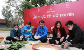 Cùng nhau làm nên Tết: Tết này con tôi có áo mới để mặc rồi!