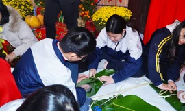 Thiếu nhi Thủ đô thi gói bánh chưng, trang trí ngày Tết