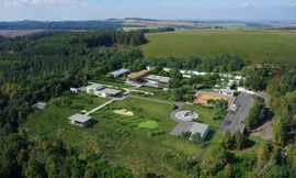 Boong-ke sang trọng nằm dưới một khu vực rộng 323.000 m2. Ảnh: DM