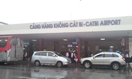 Sân bay Cát Bi tê liệt vì mưa phùn, mây thấp