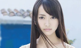 Tachibana Risa từng là thực tập sinh của nhóm nhạc AKB48. Với vẻ ngoài xinh đẹp, trong trẻo, Risa được kỳ vọng trở thành ngôi sao của nhóm. Tuy nhiên năm 2010, do không vượt qua kỳ thi tuyển, cô rời nhóm, sau đó không có hoạt động nào trong làng giải trí.