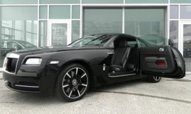 Phiên bản Wraith đặc biệt ra đời từ chương trình Bespoke quen thuộc của Rolls-Royce, giúp cá tính hóa tối đa các mẫu siêu sang.