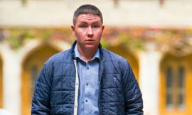 Kyran Lee trong hình hài vô cùng nam tính khi đến dự phiên tòa. Ảnh: Telegraph.