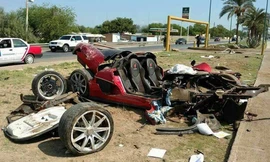 Các chi tiết rơi rụng.