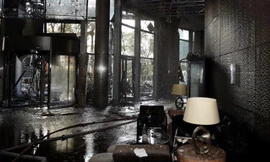 Hình ảnh tan hoang bên trong siêu khách sạn 63 tầng cháy rụi đêm giao thừa ở Dubai.