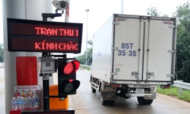 Xe quá tải né cao tốc hiện đại nhất Việt Nam vì sợ 'cân tàng hình'