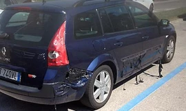 Bộ phận ôtô chảy nhựa dưới trời nắng nóng. Ảnh: Daily Mail