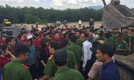 Tạm giữ 10 nhân viên công ty Alibaba chống đối đoàn cưỡng chế