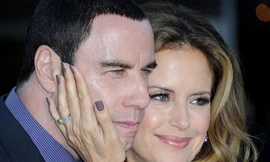 Bị tố là Gay, Travolta 'diễn' cảnh thắm thiết với vợ