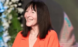 Chủ tịch Hoa hậu Thế giới gây tranh luận 