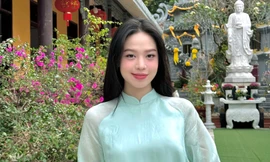 Dàn hoa hậu diện áo dài du xuân trong ngày Mùng 1 Tết