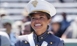 Sĩ quan quân đội Mỹ đăng quang hoa hậu 