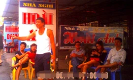 Phố 'đèn đỏ' ở Đồ Sơn vẫn nhộn nhịp