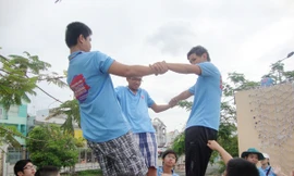 Học sinh rèn luyện lòng dũng cảm và sự tự tin