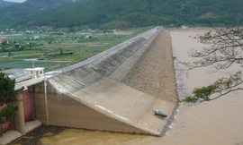 Bão số 3 để lại hậu quả nghiêm trọng nhưng các sự cố điện cơ bản đã được khắc phục xong để cấp điện ổn định cho khách hàng. Ảnh: N.P.C