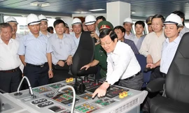 Chủ tịch nước thăm tàu kiểm ngư 782