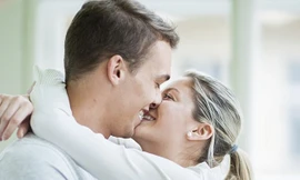 Hướng nhìn thể hiện yêu hay chỉ là ham muốn