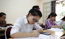 Thí sinh làm bài thi đại học 2014. Ảnh: Hồng Vĩnh