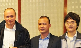 Vũ Hải Vinh ( giữa)