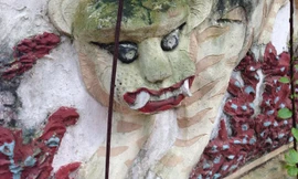 Ngoài sư tử đá Trung Quốc, di tích Việt còn phải hứng chịu làn sóng linh thú kỳ quái. Ảnh: T.Toan