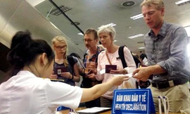 Giám sát dịch Ebola bằng tờ khai y tế ở cửa khẩu