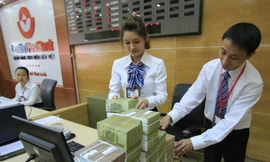 Ngân hàng chật vật tăng tín dụng. Ảnh: Như Ý