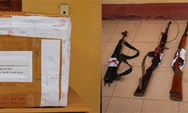 108 bánh heroin và 5 khẩu súng thu giữ được của nhóm tội phạm