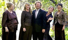 Ngôi sao Mỹ thoát tội đa thê 