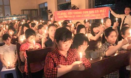 Buổi thắp nến cầu nguyện cho ngư dân và chiến sỹ tại một thánh đường ở Hà Nội