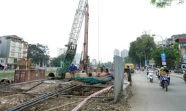 Thi công dự án đường sắt trên cao. Ảnh: Như Ý