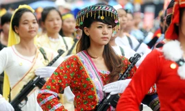 Khối nữ dân quân các dân tộc tại lễ sơ kết diễu binh, diễu hành. Ảnh: Quý Đoàn