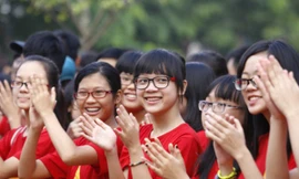 Học sinh Trường THPT Lương Thế Vinh trong lễ khai giảng ngày 4/9. Ảnh: Như Ý