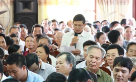 Hàng trăm người dân tham dự cuộc đối thoại đầu tiên với Bí thư Huyện ủy Phúc Thọ