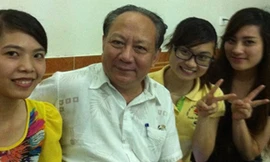 Ông Đàm Khải Hoàn với sinh viên